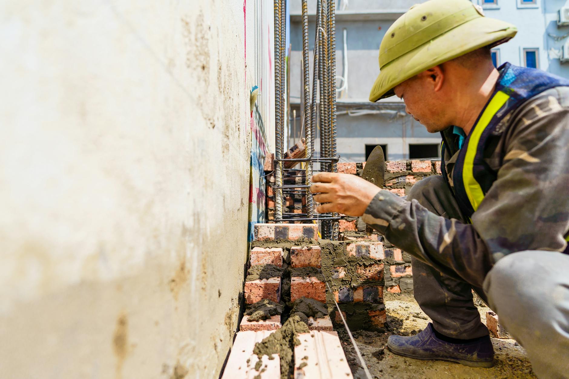 Prix moyen maçonnerie gros œuvre : Tarifs détaillés et pièges à éviter